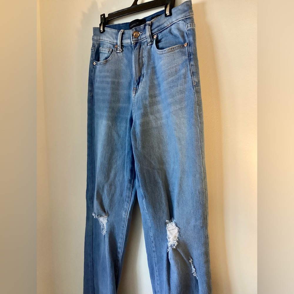 Distressed high rise skater jeans by Kendall & Kylie - Picture 9 of 9